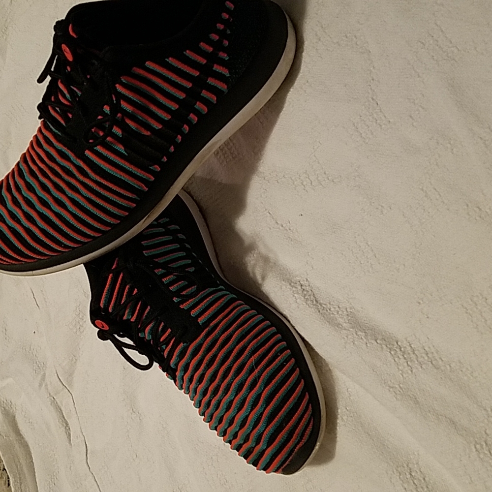 Mens 7.5 Roshe two flyknit
